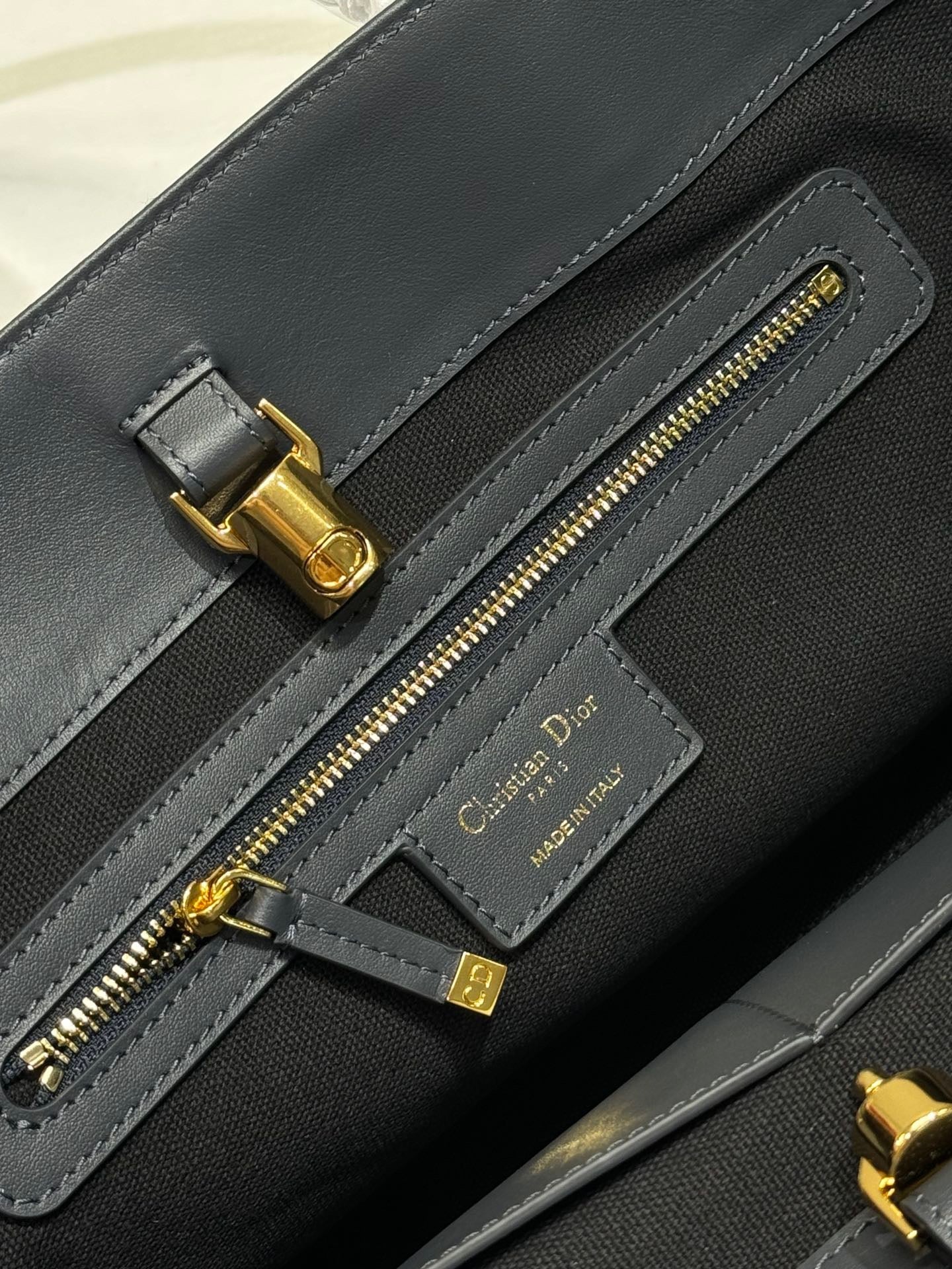 3006Enjoy FREE shipping on your Lexrey bag! 🚚✨ We’ll ship your order within 24 hours ⏰, and you’ll get an instant confirmation email 📧. Fast, reliable, and stress-free! 💼💖"