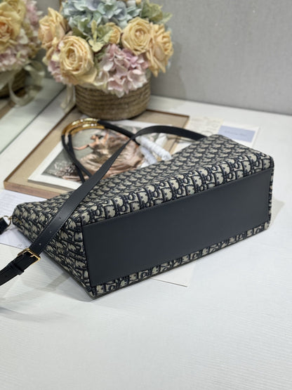 3006Enjoy FREE shipping on your Lexrey bag! 🚚✨ We’ll ship your order within 24 hours ⏰, and you’ll get an instant confirmation email 📧. Fast, reliable, and stress-free! 💼💖"