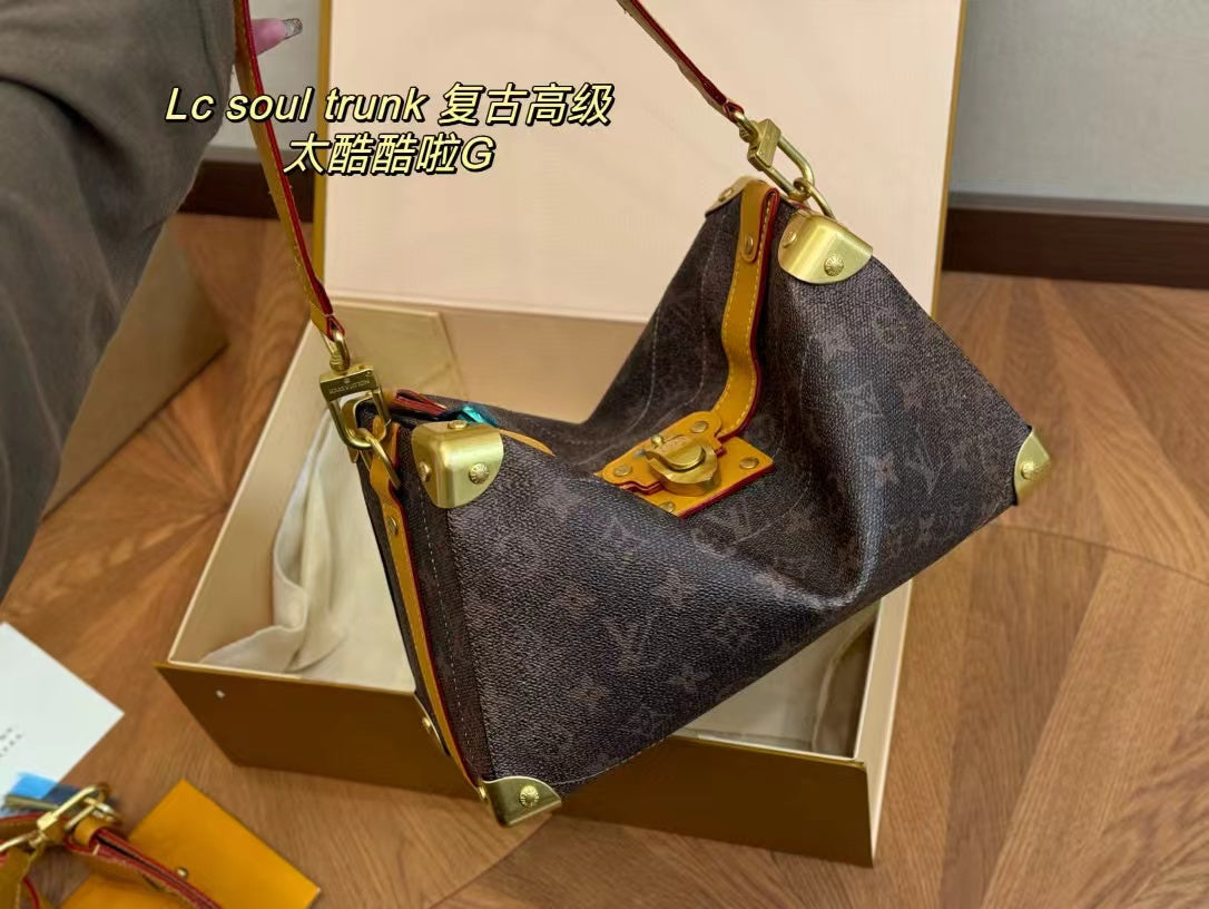 1001 Enjoy FREE shipping on your Lexrey bag! 🚚✨ We’ll ship your order within 24 hours ⏰, and you’ll get an instant confirmation email 📧. Fast, reliable, and stress-free! 💼💖"