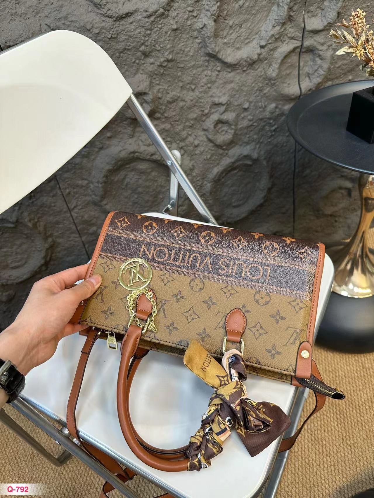 1004Enjoy FREE shipping on your Lexrey bag! 🚚✨ We’ll ship your order within 24 hours ⏰, and you’ll get an instant confirmation email 📧. Fast, reliable, and stress-free! 💼💖"