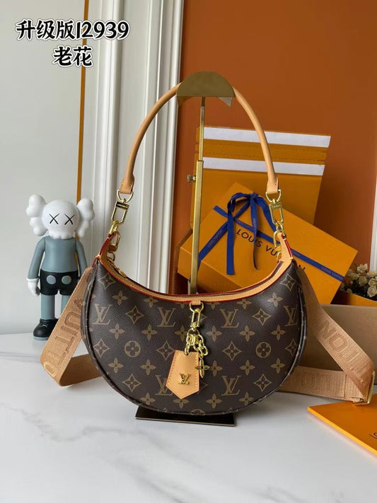 1012Enjoy FREE shipping on your Lexrey bag! 🚚✨ Orders ship within 24 hours ⏰, and you’ll get an instant confirmation email 📧. Be sure to include your favorite color 🎨 and size 📏 when you order. Fast, stylish, and stress-free! 💼💖"