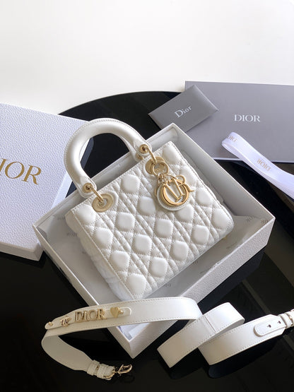 3004Enjoy FREE shipping on your Lexrey bag! 🚚✨ We’ll ship your order within 24 hours ⏰, and you’ll get an instant confirmation email 📧. Fast, reliable, and stress-free! 💼💖"