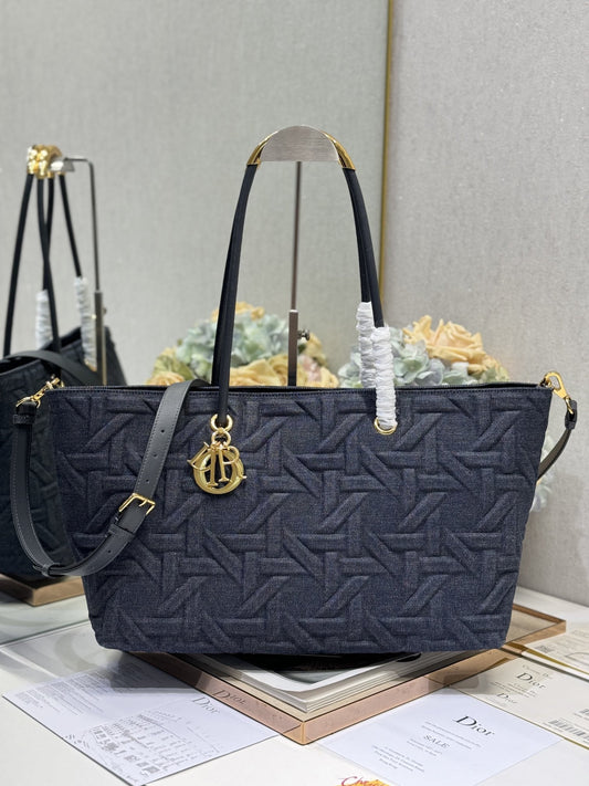 3005Enjoy FREE shipping on your Lexrey bag! 🚚✨ We’ll ship your order within 24 hours ⏰, and you’ll get an instant confirmation email 📧. Fast, reliable, and stress-free! 💼💖"