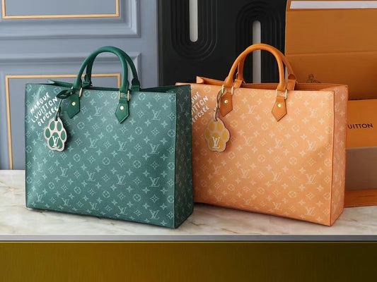 1013Enjoy FREE shipping on your Lexrey bag! 🚚✨ Orders ship within 24 hours ⏰, and you’ll get an instant confirmation email 📧. Be sure to include your favorite color 🎨 and size 📏 when you order. Fast, stylish, and stress-free! 💼💖"