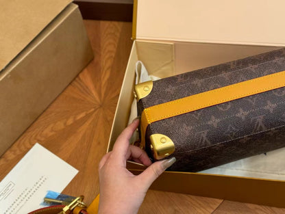 1001 Enjoy FREE shipping on your Lexrey bag! 🚚✨ We’ll ship your order within 24 hours ⏰, and you’ll get an instant confirmation email 📧. Fast, reliable, and stress-free! 💼💖"