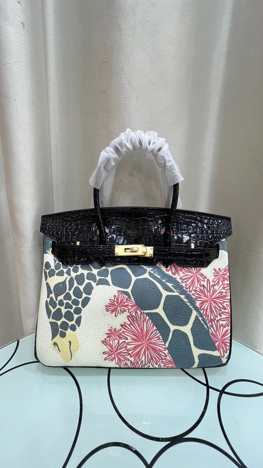 6008"Enjoy FREE shipping on your Lexrey bag! 🚚✨ Orders ship within 24 hours ⏰, and you’ll get an instant confirmation email 📧. Be sure to include your favorite color 🎨 and size 📏 when you order. Fast, stylish, and stress-free! 💼💖"
