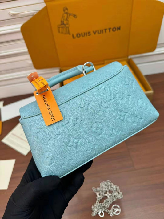 1015Enjoy FREE shipping on your Lexrey bag! 🚚✨ Orders ship within 24 hours ⏰, and you’ll get an instant confirmation email 📧. Be sure to include your favorite color 🎨 and size 📏 when you order. Fast, stylish, and stress-free! 💼💖"