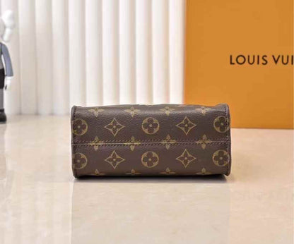 1025 Enjoy FREE shipping on your Lexrey bag! 🚚✨ We’ll ship your order within 24 hours ⏰, and you’ll get an instant confirmation email 📧. Fast, reliable, and stress-free! 💼💖"