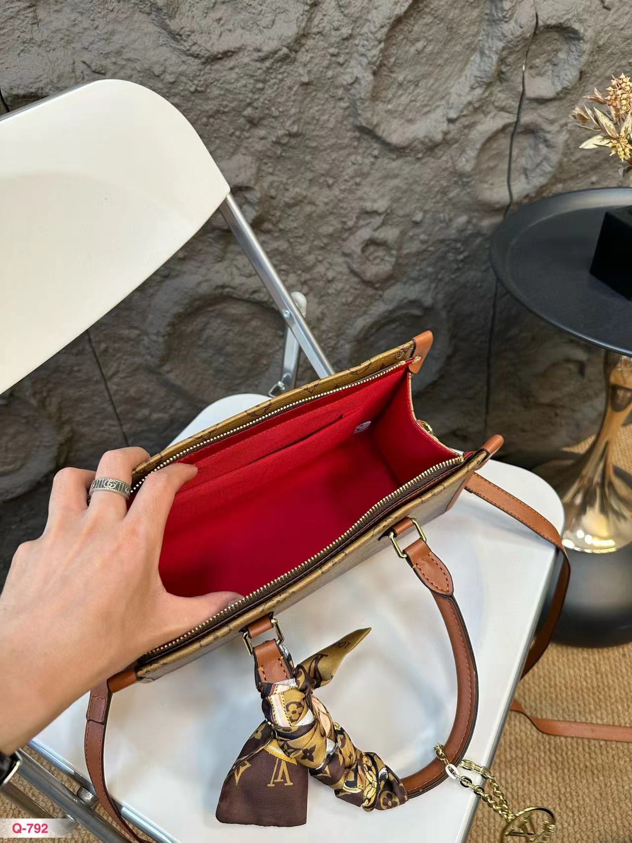 1004Enjoy FREE shipping on your Lexrey bag! 🚚✨ We’ll ship your order within 24 hours ⏰, and you’ll get an instant confirmation email 📧. Fast, reliable, and stress-free! 💼💖"