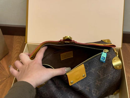 1001 Enjoy FREE shipping on your Lexrey bag! 🚚✨ We’ll ship your order within 24 hours ⏰, and you’ll get an instant confirmation email 📧. Fast, reliable, and stress-free! 💼💖"